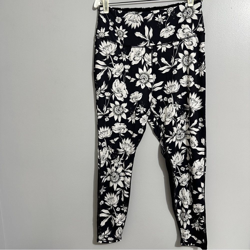 Everlast black and white floral leggings size XL
